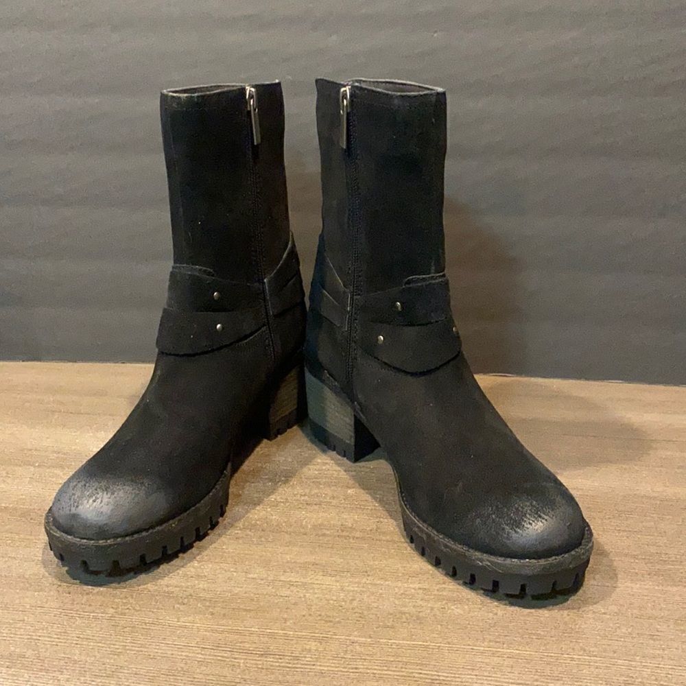Women's Black Mid-Calf Suede Block Heel Boot - Picture 10 of 11
